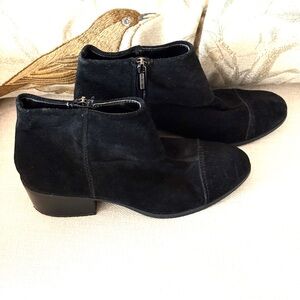 🎀 EUC Ellen Tracy BOOTS Black Suede 8 BOOTIES 🎀
